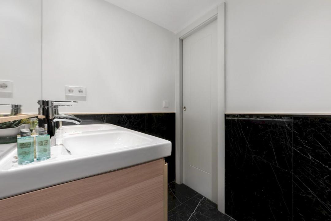 2 Bedrooms 1 Bathroom Furnished - Justicia - Executive Style - Mintystay มาดริด ภายนอก รูปภาพ