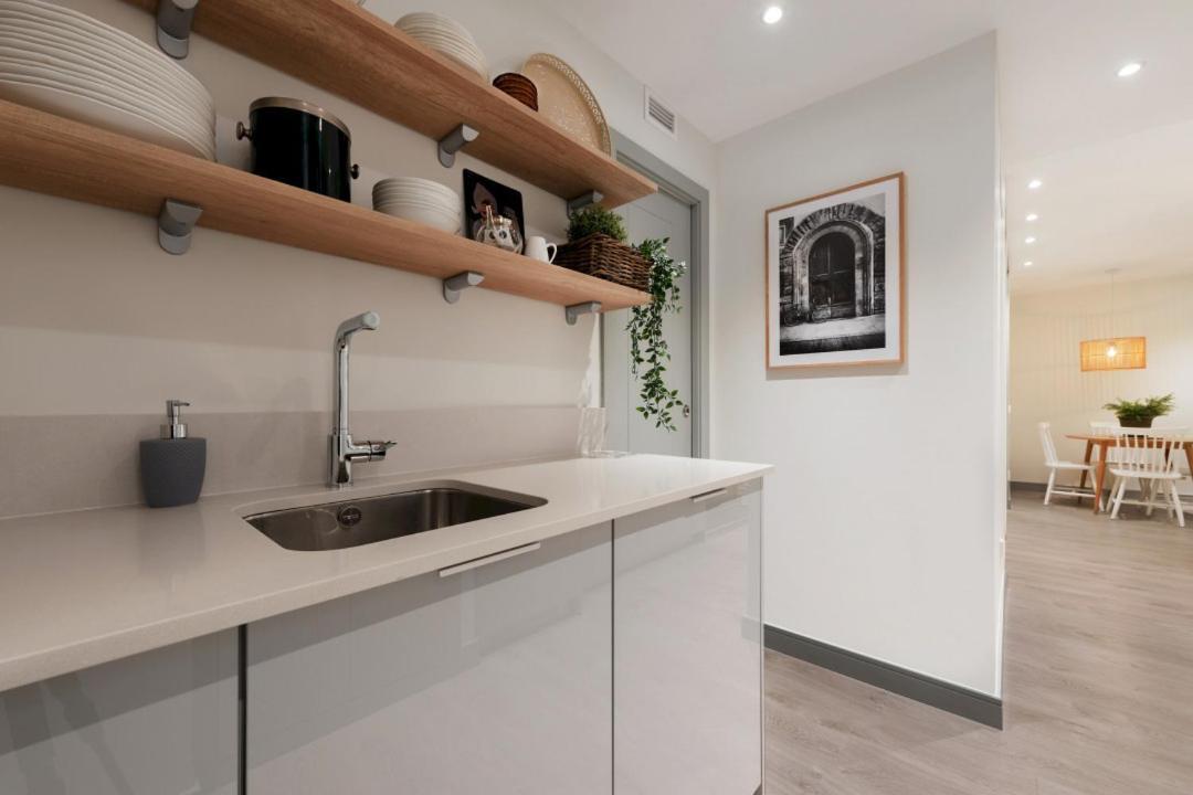 2 Bedrooms 1 Bathroom Furnished - Justicia - Executive Style - Mintystay มาดริด ภายนอก รูปภาพ