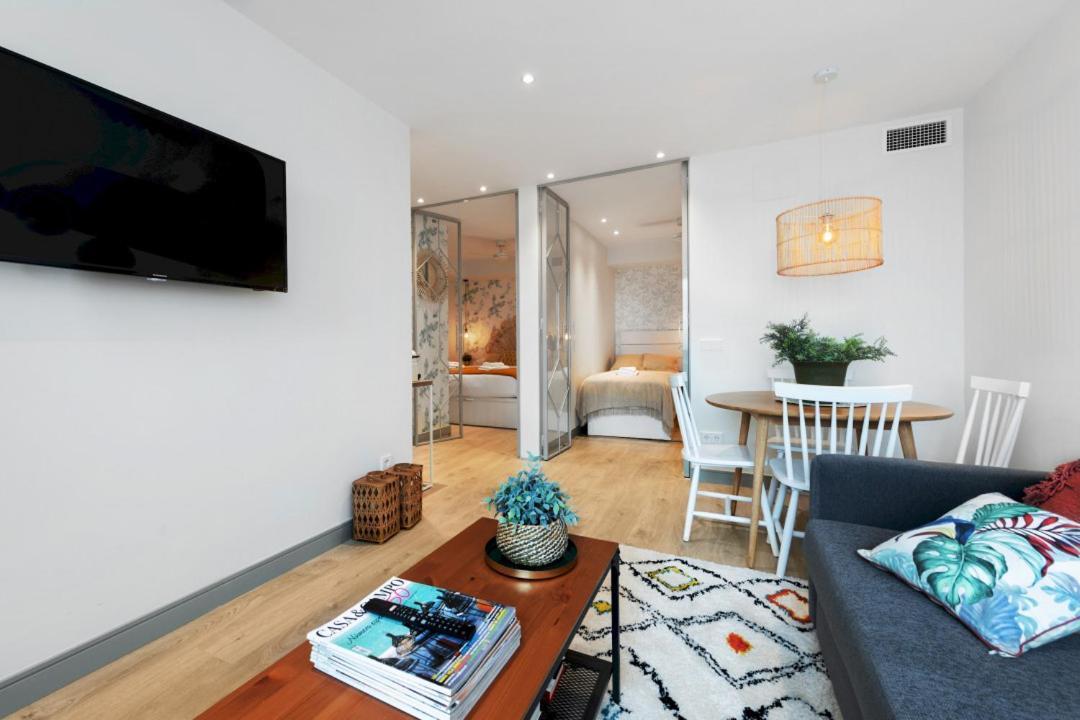 2 Bedrooms 1 Bathroom Furnished - Justicia - Executive Style - Mintystay มาดริด ภายนอก รูปภาพ